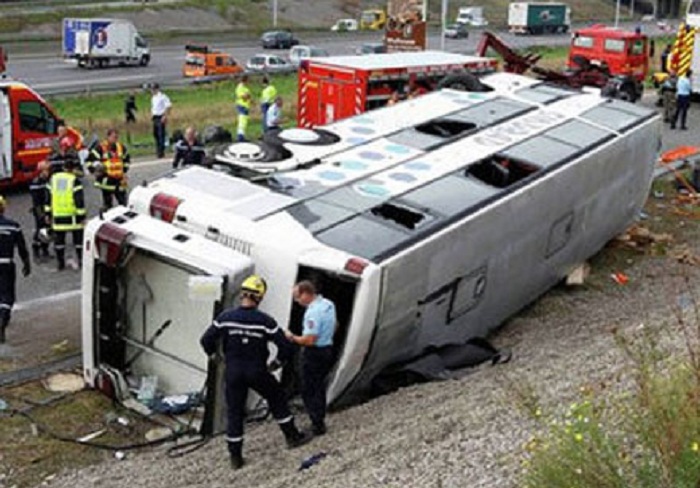 Turistləri daşıyan avtobus aşdı, 16 ölü