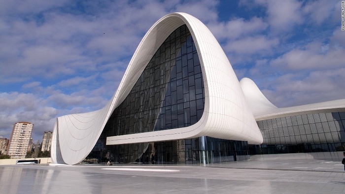 El centro de Haydar Aliyev es una de las salas de concierto más bellas del mundo