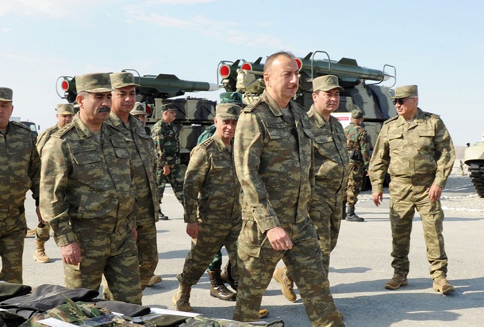 Hərbçilərin maaşını artırıldı