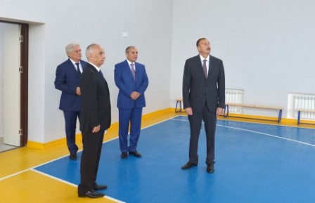 Prezident Heydər Əliyevin tikdirdiyi məktəbdə - FOTOLAR