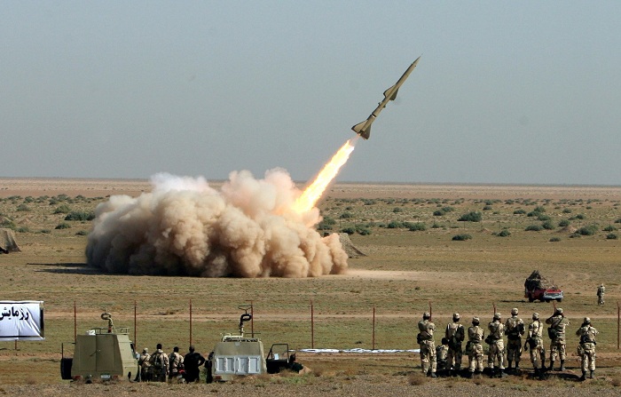 İran yeni raketini sınaqdan keçirdi