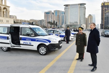 Prezident yeni polis maşınları ilə tanış olub - FOTOLAR 
