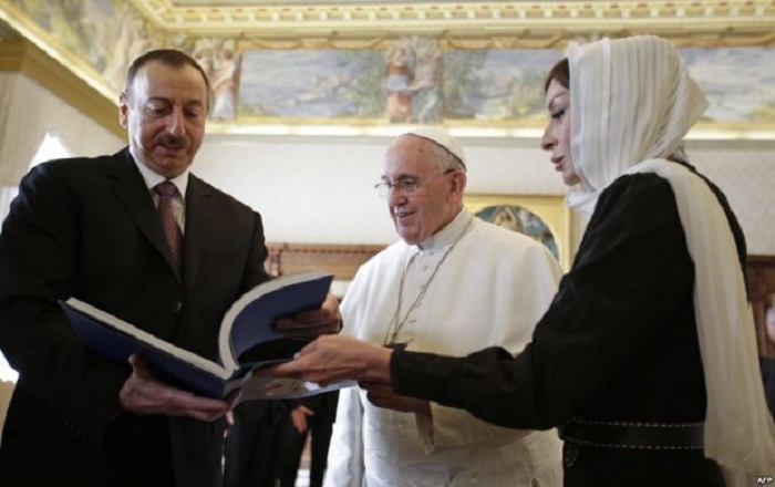 Roma Papası İham Əliyevi təbrik etdi