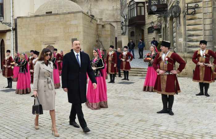 Ilham Aliyev nimmt an der Volksfeierlichkeit anlässlich des Novruz-Festes teil