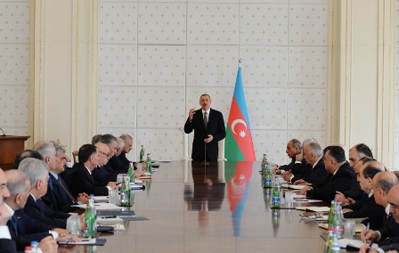 İlham Əliyev: `Qiymətlərin qalxmasına imkan vermədik`