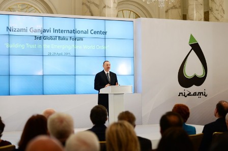 İlham Əliyev: “Özümüzü neftin qiymətindən qoruya bildik”