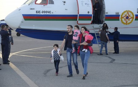 Nepaldan çıxarılan 13 azərbaycanlı Bakıda - FOTOLAR