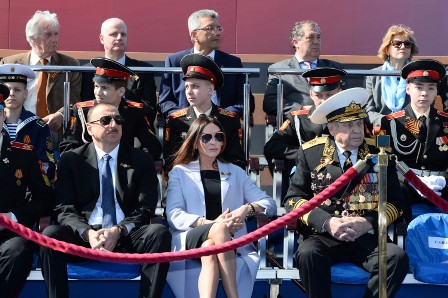 Prezident və xanımının paraddan FOTOLARI