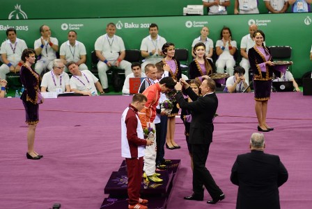 Prezident Çunayevə qızıl medal verdi - VİDEO