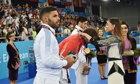 Qızıl medalı Mehriban Əliyeva təqdim etdi