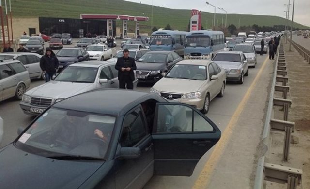 Yenə tıxac, yenə Bakı... – Bu da qadağanın nəticəsi