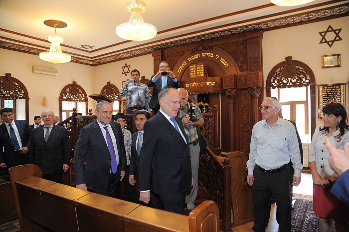  Une délégation du Congrès Juif Mondial rend visite aux Juifs des Montagnes en Azerbaïdjan: `Ils gardent leur judaïsme vivant avec une telle convivialité`