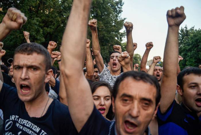 Aufruf zum Aufstand in Jerewan: „Bewaffnet euch, um das Land von Sargsyan zu befreien!“