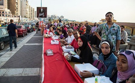 Dünyanın ən uzun iftar süfrəsi