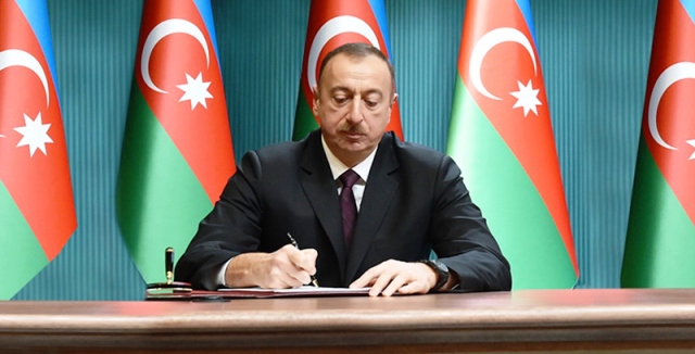 Prezident məşhur rejissora orden verdi