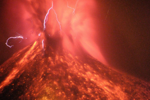 Mexico"s Colima volcano erupts - VIDEO