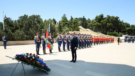 European Council President pays respect to Azerbaijani heroes
