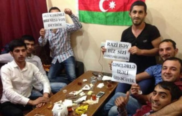 Gənclər Əli Kərimliyə belə etiraz etdi - FOTO