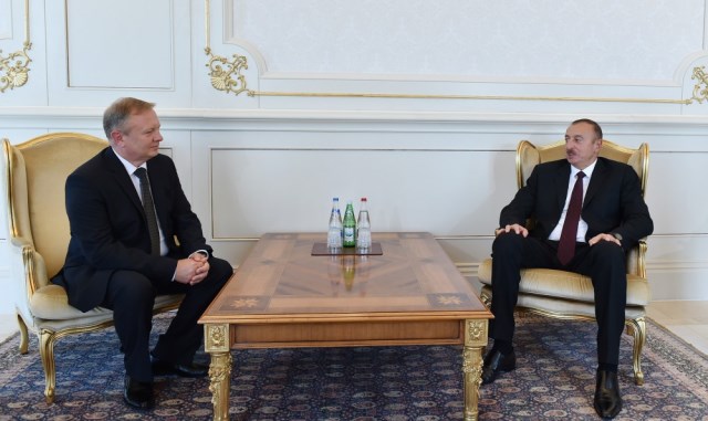 Prezident yeni səfiri qəbul etdi