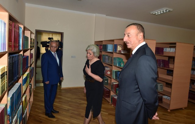 Prezident liseylərə baş çəkdi - FOTOLAR