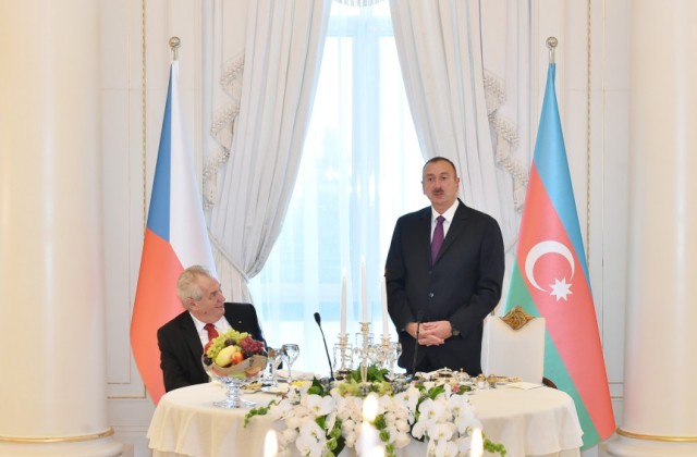 İlham Əliyev ziyafət verdi