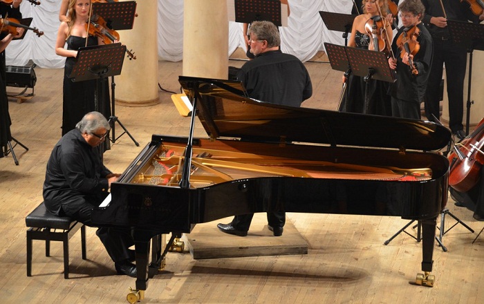 Azerbaijani pianist Farkhad Badalbeyli performs in Ukraine