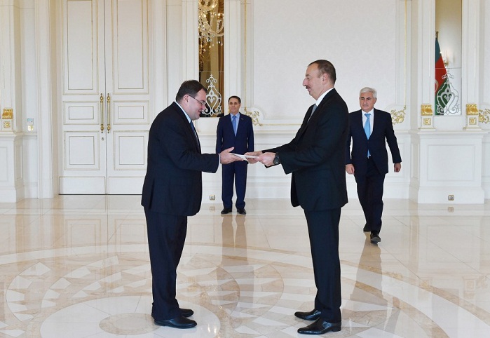 President Ilham Aliyev received the credentials of the newly-appointed Hungarian Ambassador