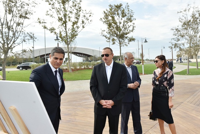 Ilham Aliyev und Mehriban Aliyewa bei der Eröffnung - FOTO