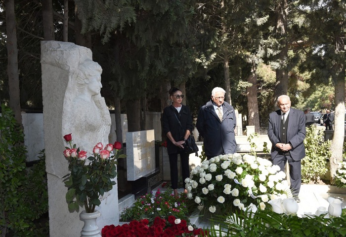 First Lady pays respect to prominent Orientalist Aida Imanguliyeva