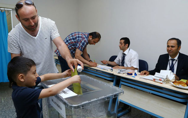 Türklər Azərbaycanda deputat seçirlər