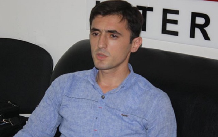 Gənc fəal AXCP və Müsavatı ələ saldı 