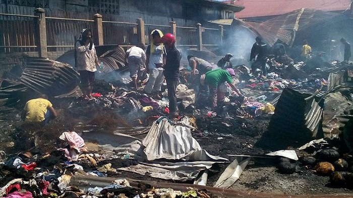 Philippines market fire kills 15