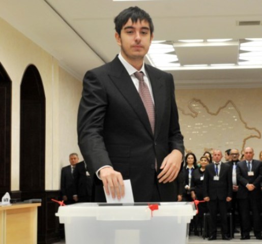 Prezidentin oğlu ilk dəfə səs verdi 