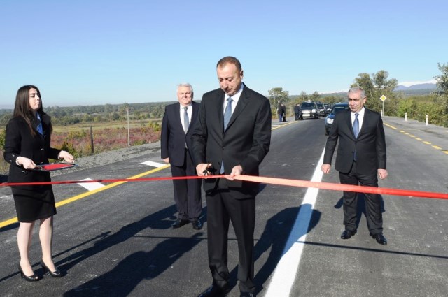 Prezident yol açılışında - Fotolar