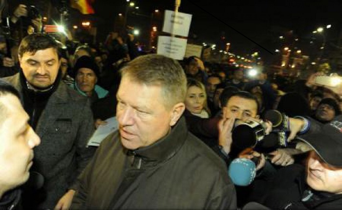 Romanian president meets with protesters