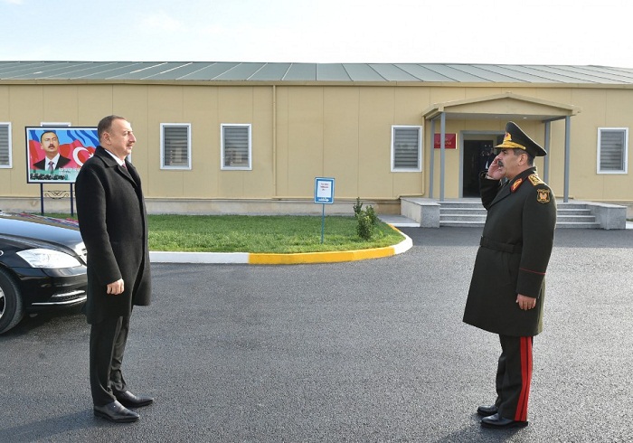 Ilham Aliyev dans une cité militaire de l`armée de l`air PHOTOS 