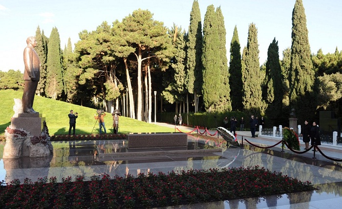 Hommage à la mémoire d`Heydar Aliyev et des patriotes