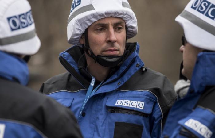 Ukraine: une observatrice de l'OSCE "harcelée sexuellement" par un homme armé