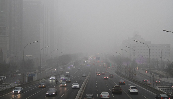 Beijing to shut down 2,500 polluting firms to tackle smog crisis