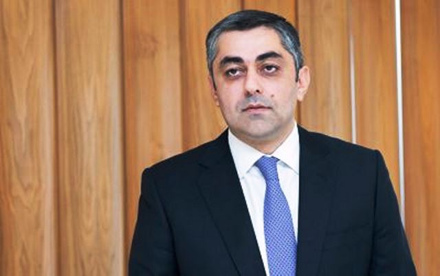 Yeni nazir özünə köməkçi təyin etdi