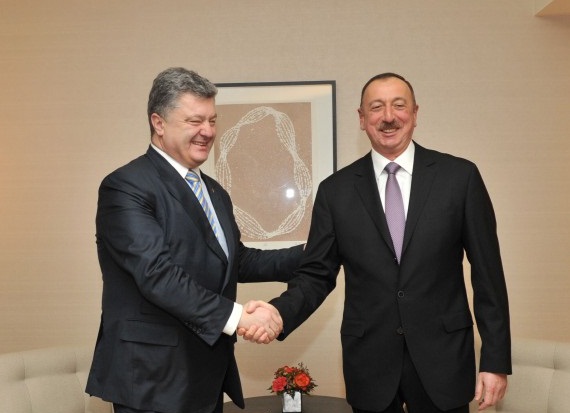 İlham Əliyev Poroşenko ilə görüşdü 