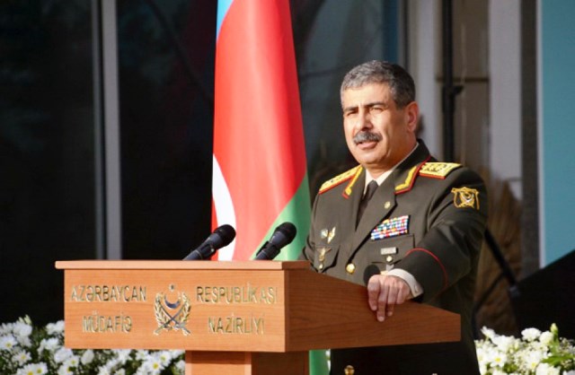 Zakir Həsənov gənc hərbiçiləri təbrik edib