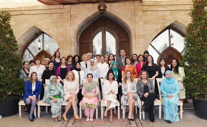 First lady meets with spouses of heads of diplomatic missions