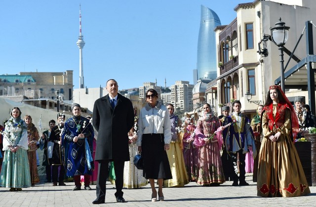 Prezident birinci xanımla Novruz şənliyində - FOTOLAR