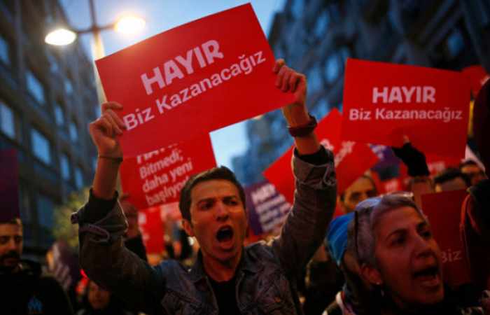 Turquie: L'opposition veut faire annuler le référendum