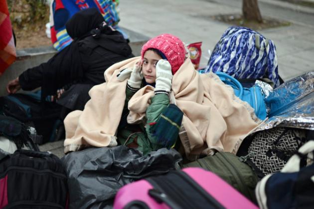 Piégés en Grèce, des migrants se demandent comment en sortir