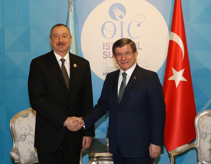 Präsident Ilham Aliyev trifft mit türkischem Premier zusammen