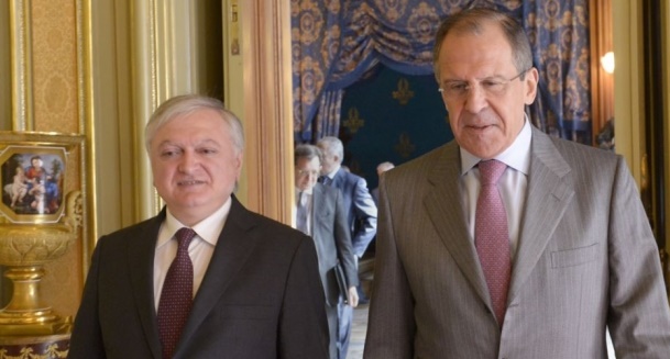 Lavrov et Nalbandian se sont assis à la table des négociations