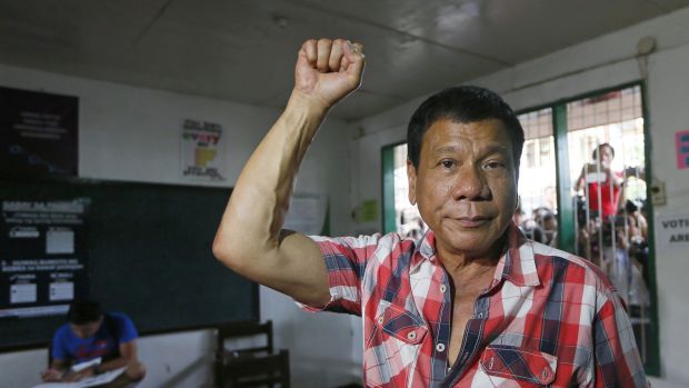Le président philippin se compare à Hitler