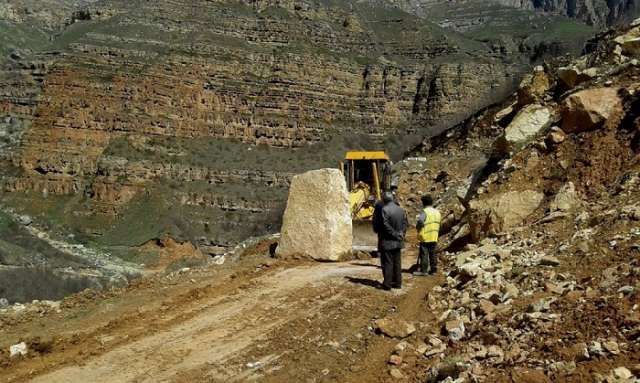 Xınalıq yolunda dağ uçdu - Yol açıldı (Yenilənib)